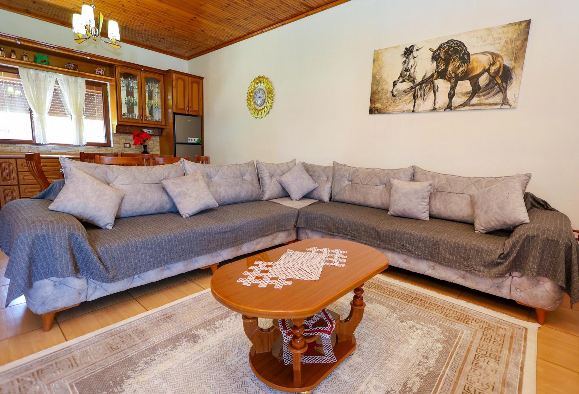 Villa Kevin Berat Luaran gambar