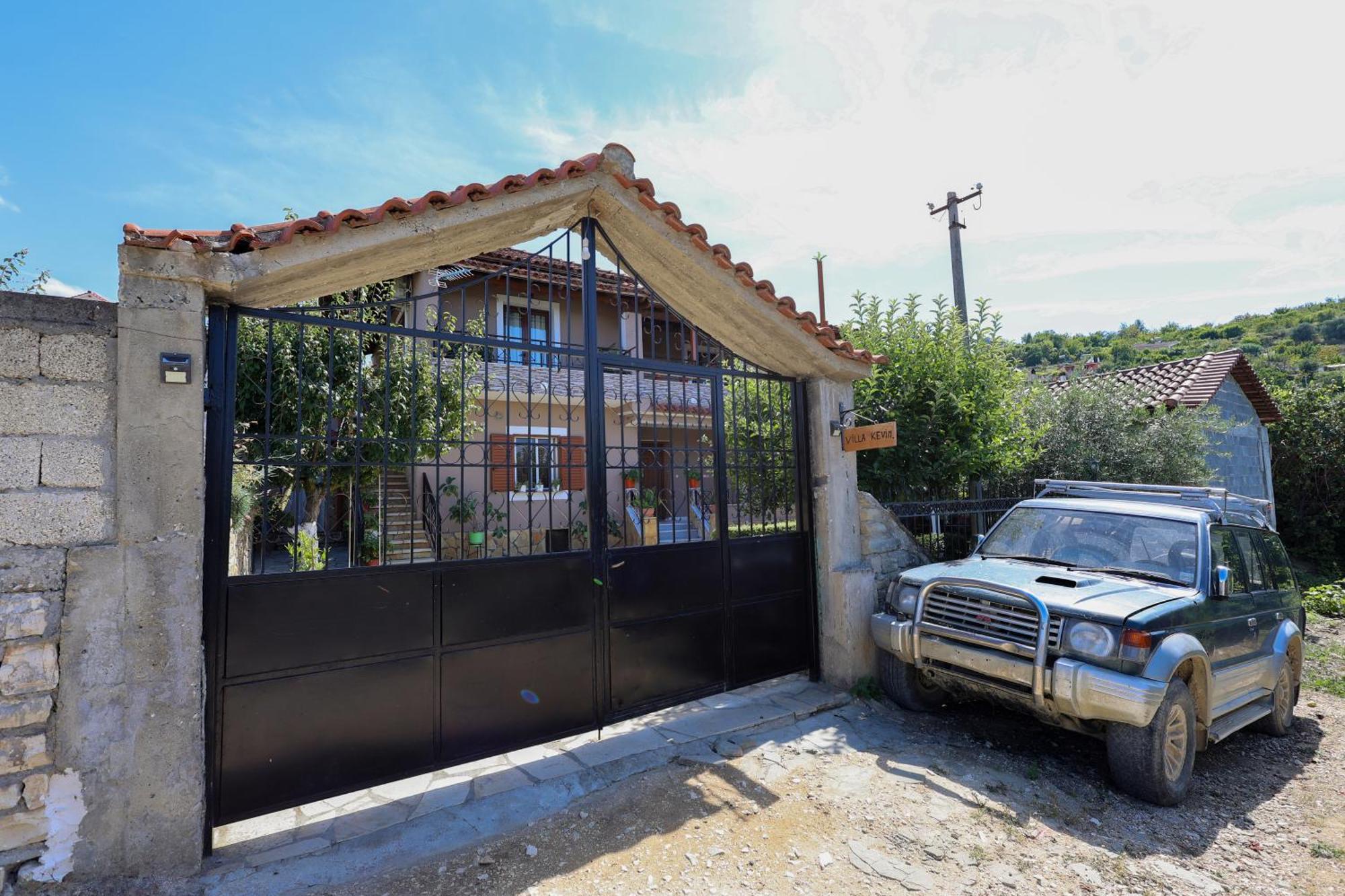 Villa Kevin Berat Luaran gambar