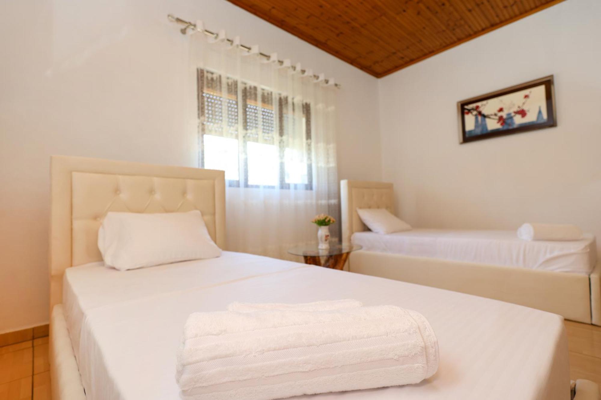 Villa Kevin Berat Luaran gambar